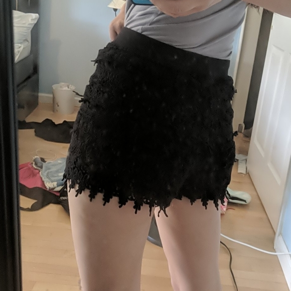 EXPRESS SHORTS WITH BLACK LACE OVERLAY - Picture 2 of 4